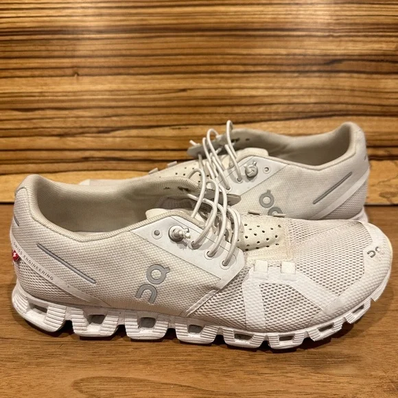 On Running Cloud Sneaker size 6.5